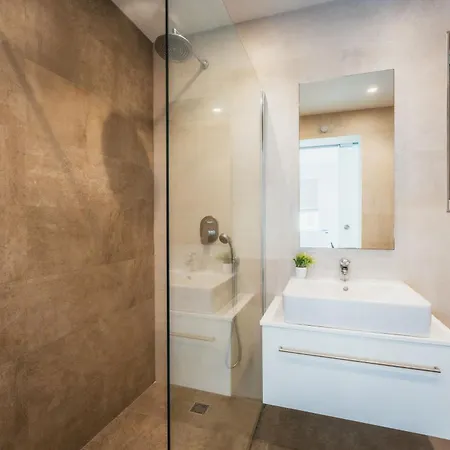 Modern In | Near Seafront & Beaches 마르사스칼라