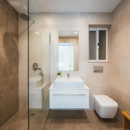 Modern In | Near Seafront & Beaches *