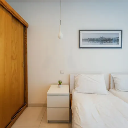 Modern In | Near Seafront & Beaches 아파트